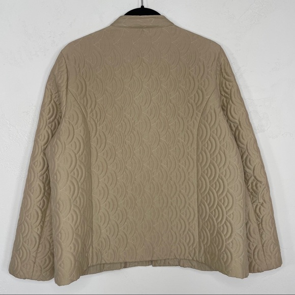 Laura Ashley Quilted Zip Up Lightweight Jacket - Picture 3 of 14